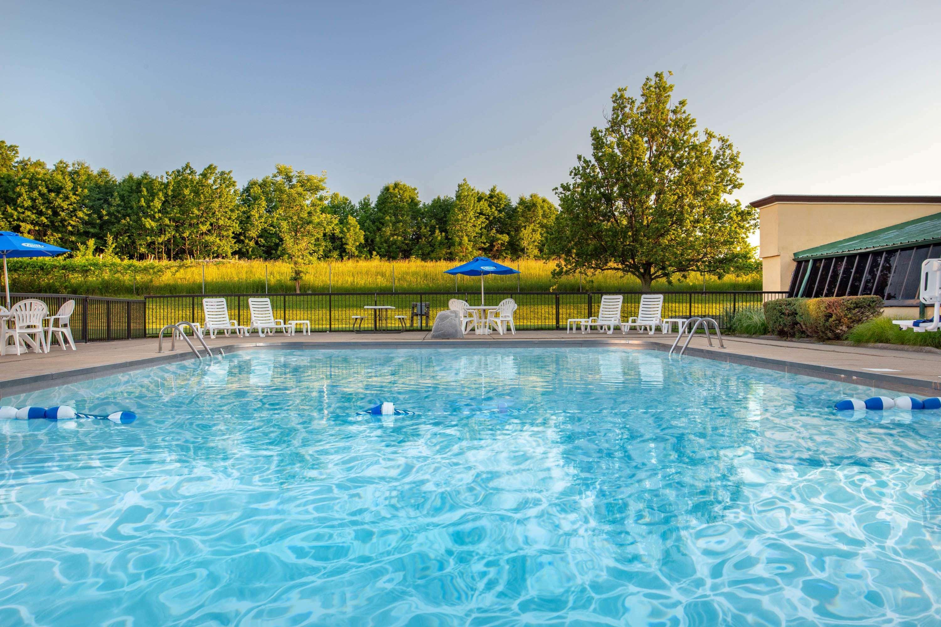 Hotel Super 8 By Wyndham Erie/I 90 Esterno foto